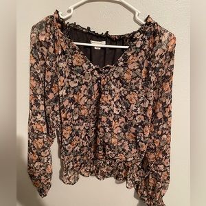 American Eagle Sz.M llight weight blouse. Cute with flair jeans :-)